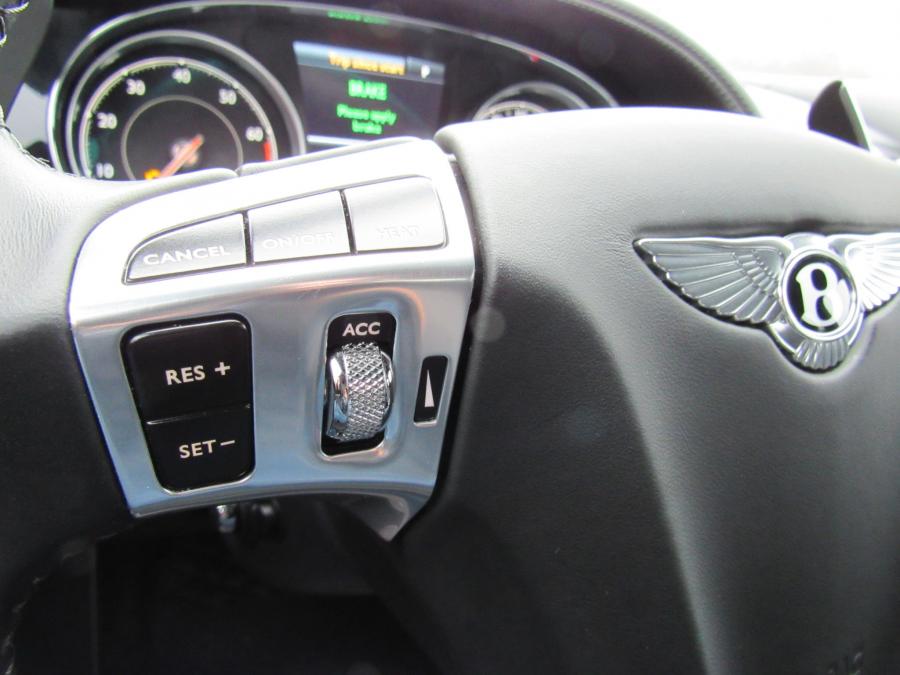 Детали интерьера Bentley Flying Spur V8 S 2017 года  (фото 66 из 154)